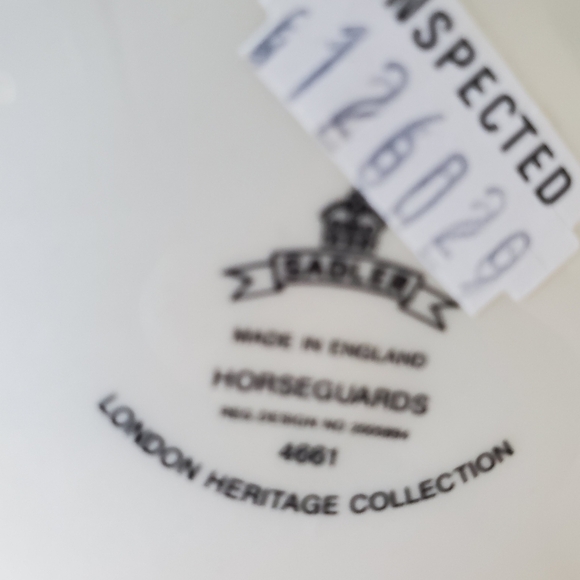 Vintage James Sadler Porcelain Tea Pot Horseguards Made in England London Queen - Picture 4 of 8